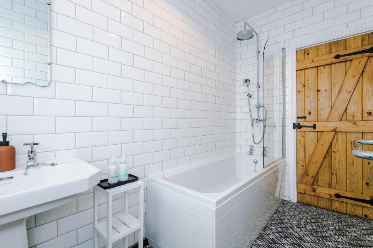 Chester City Centre Haven: Cozy 2-Bed Home for 6 Exterior photo