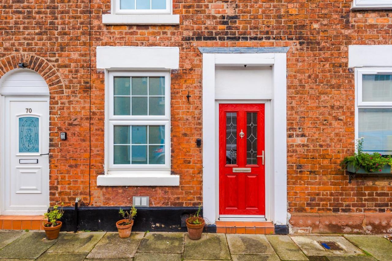 Chester City Centre Haven: Cozy 2-Bed Home for 6 Exterior photo