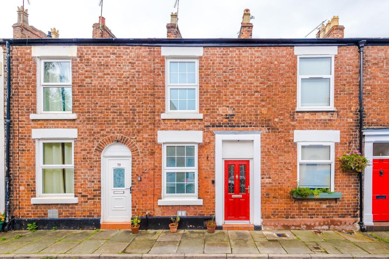 Chester City Centre Haven: Cozy 2-Bed Home for 6 Exterior photo