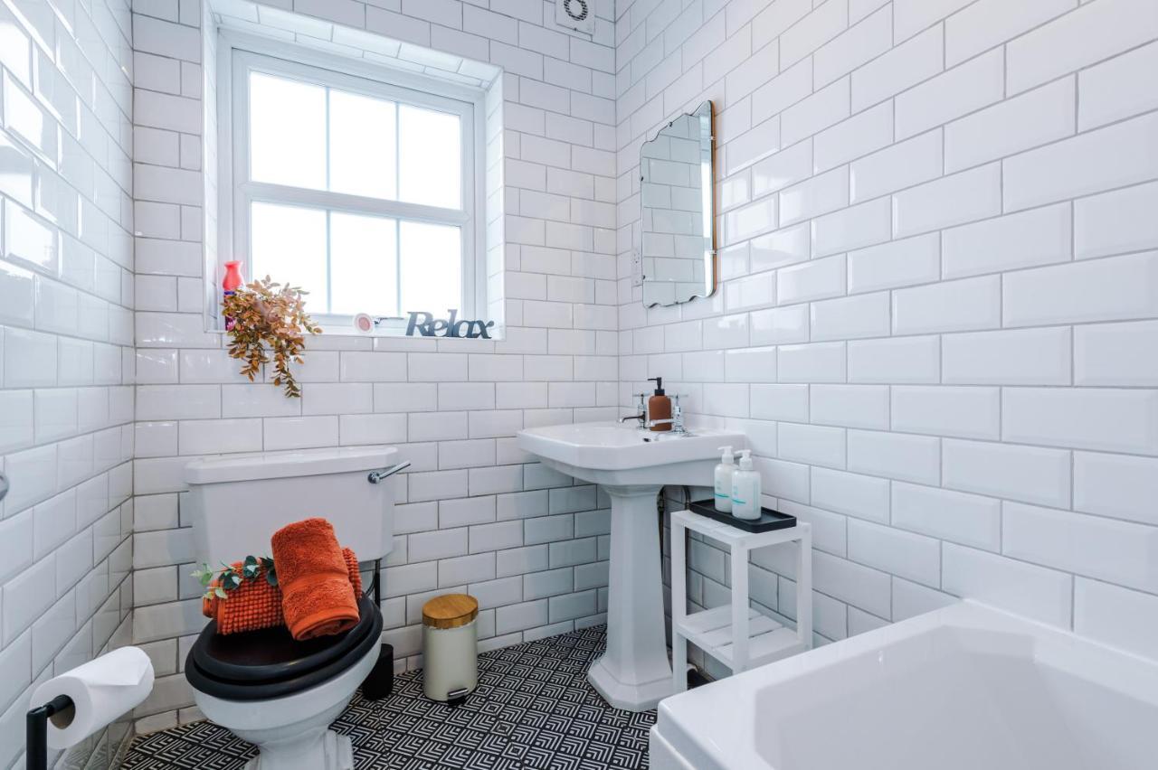 Chester City Centre Haven: Cozy 2-Bed Home for 6 Exterior photo